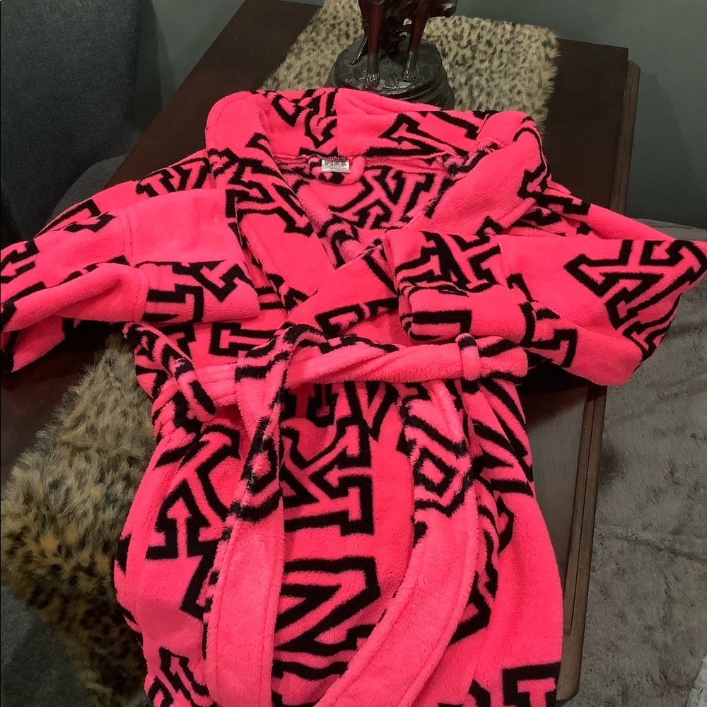 ULTRA SOFT PINK BY VICTORIA’S SECRET ROBE - Picture 7 of 7